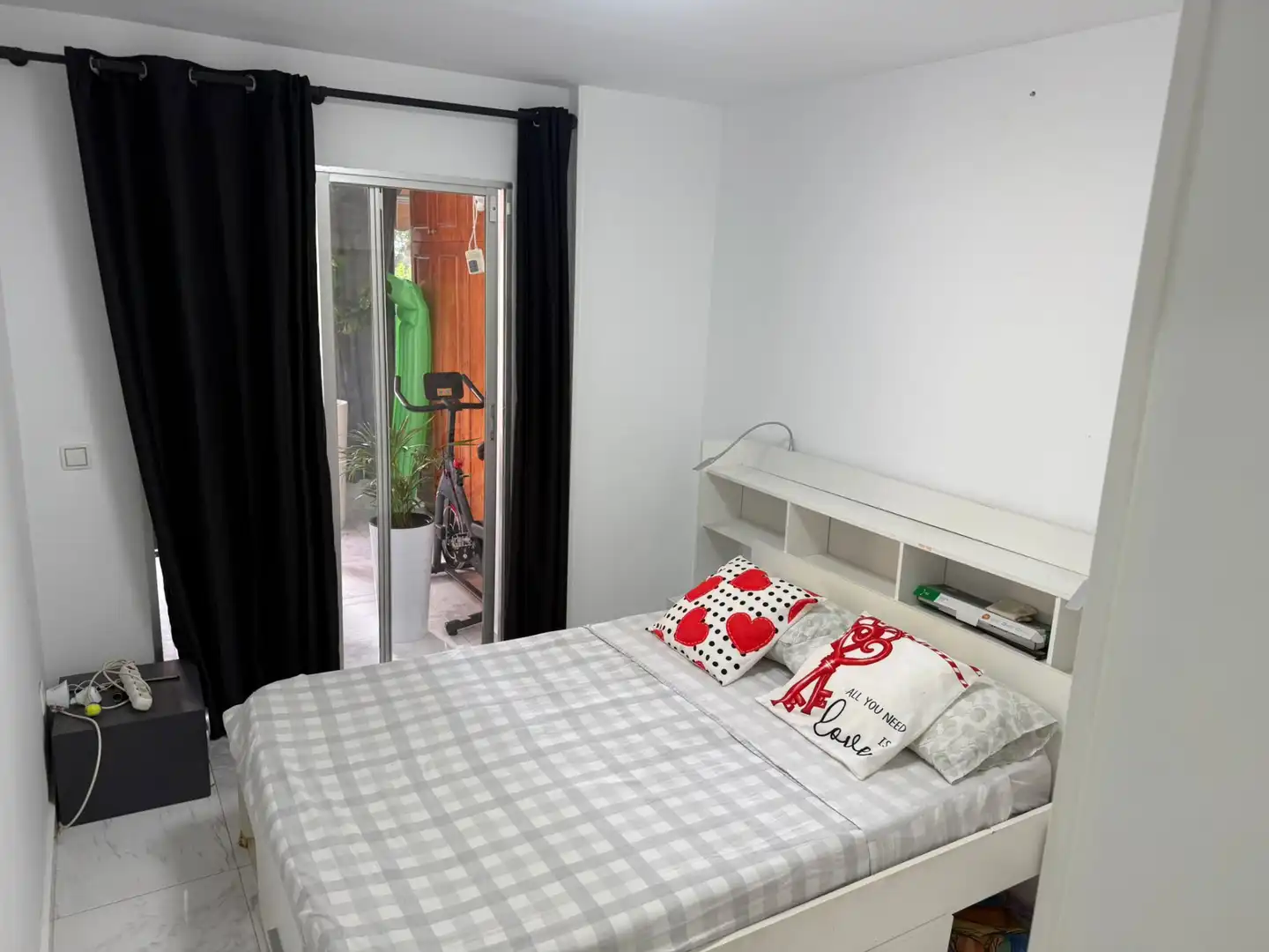 Habitación de Apartamento en venta en Benidorm con Aire acondicionado, Jardín privado y Amueblado