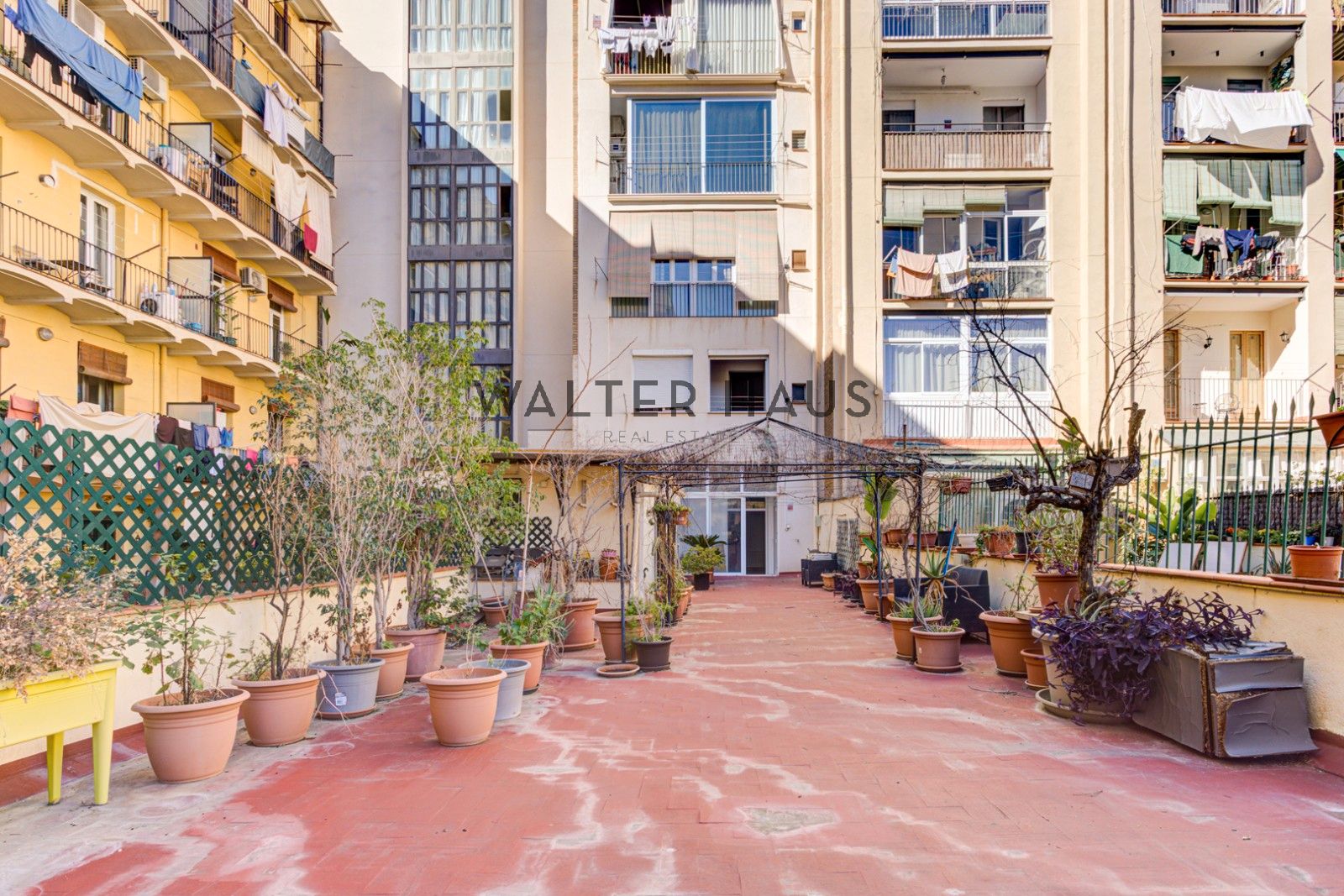 Exterior view of Flat for sale in  Barcelona Capital  with Air Conditioner, Heating and Terrace