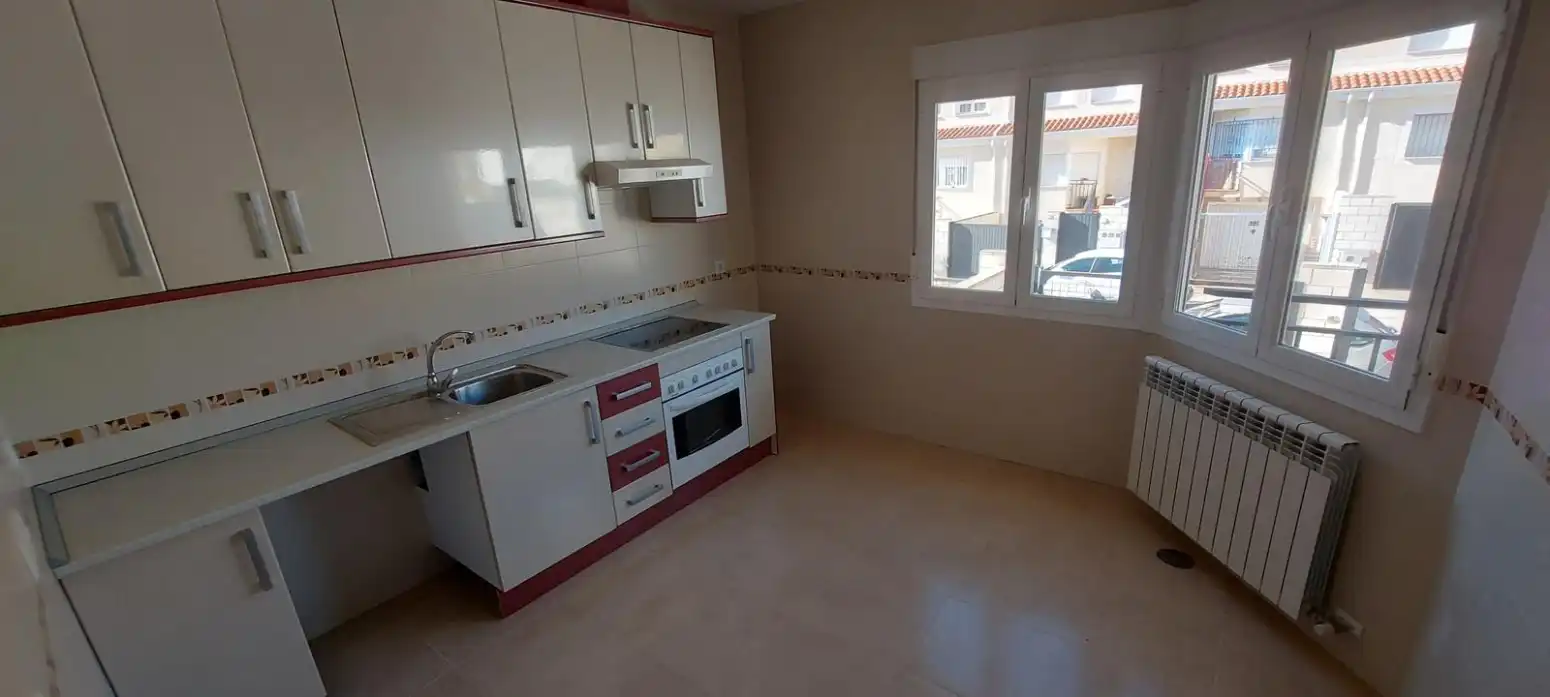 Küche von Einfamilien-Reihenhaus zum Verkauf in Montalbo mit Heizung, Terrasse und Balkon