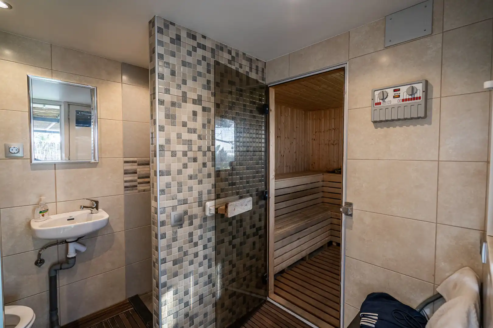 Badezimmer von Fabrikhallen zum Verkauf in Marbella