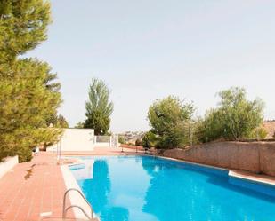 Swimming pool of Flat for sale in  Granada Capital