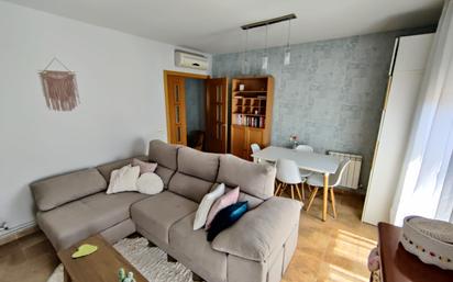 Living room of Flat for sale in Fuensalida  with Air Conditioner, Heating and Oven