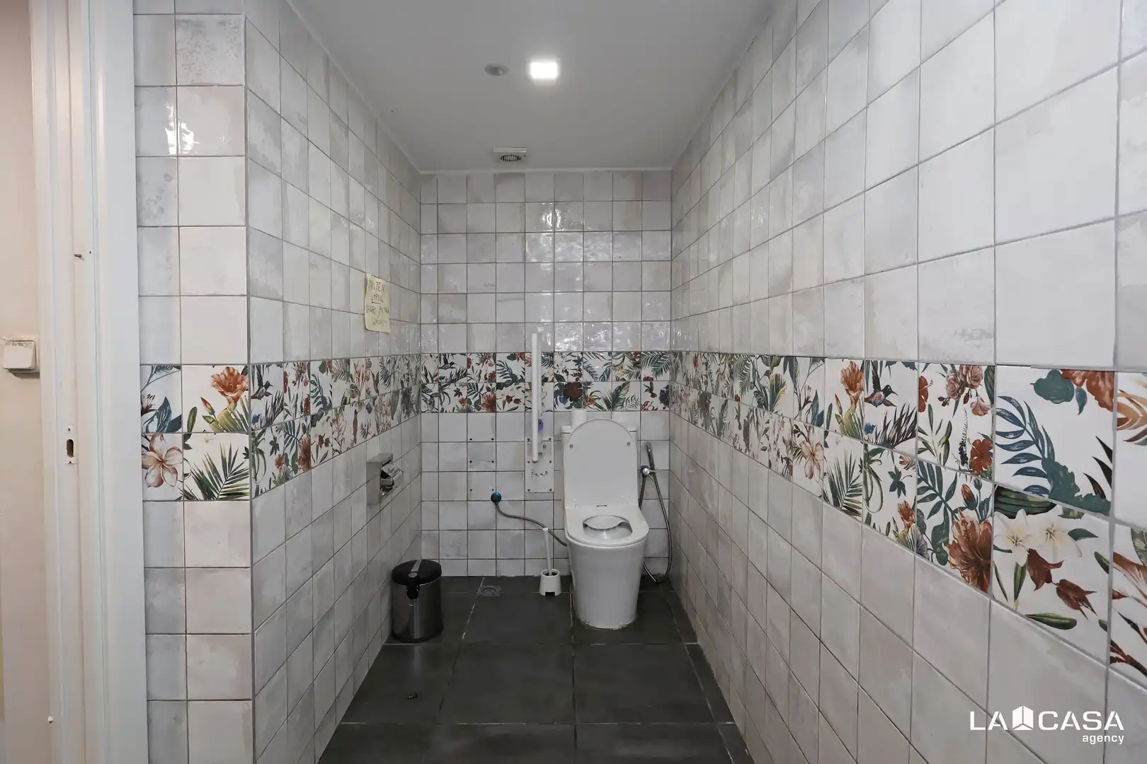 Baño de Local en traspaso en Barcelona