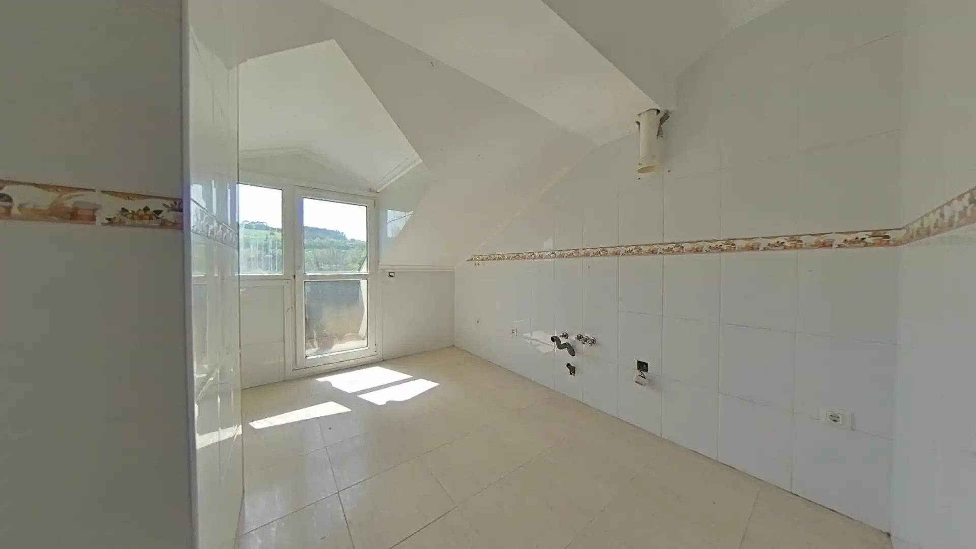 Baño de Piso en venta en Hazas de Cesto con Balcón