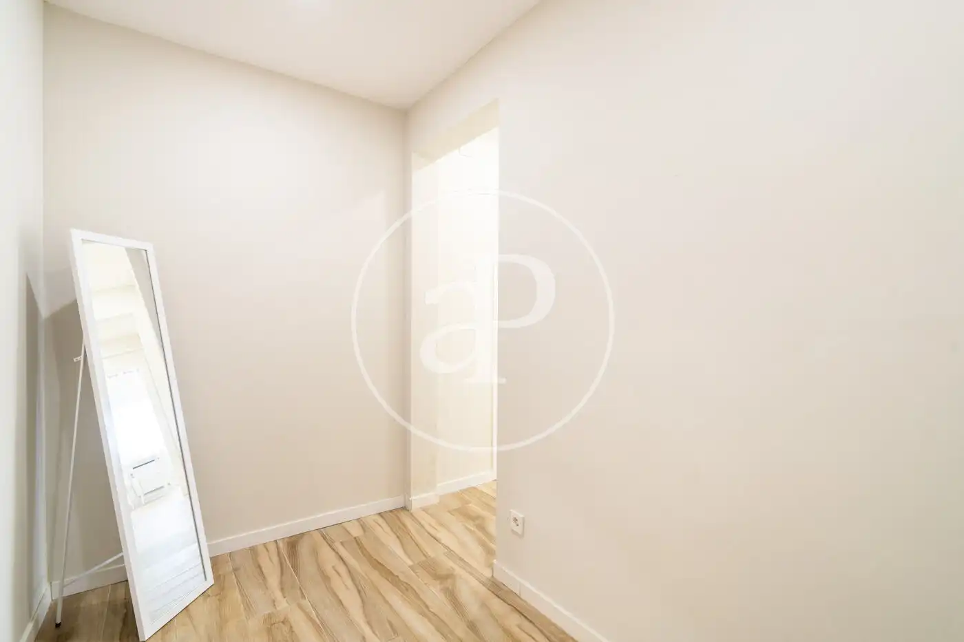 Wohnung zum Verkauf in Barcelona mit Klimaanlage, Heizung und Möbliert