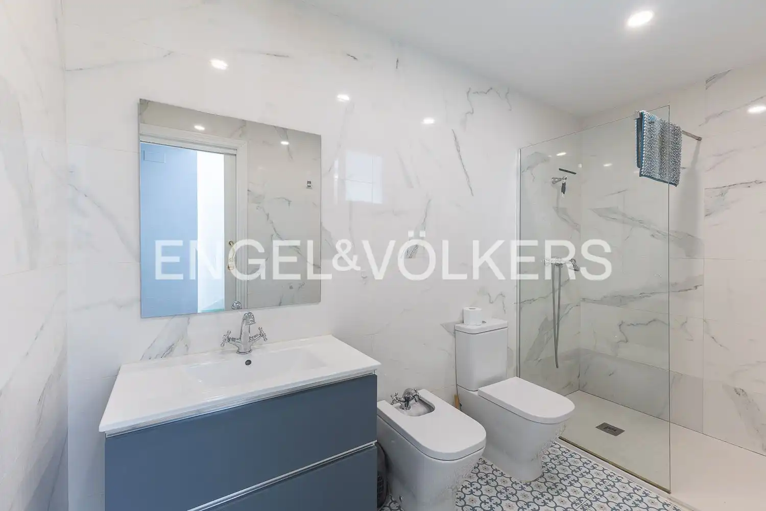 Baño de Casa adosada en venta en Valencia con Aire acondicionado, Calefacción y Parquet