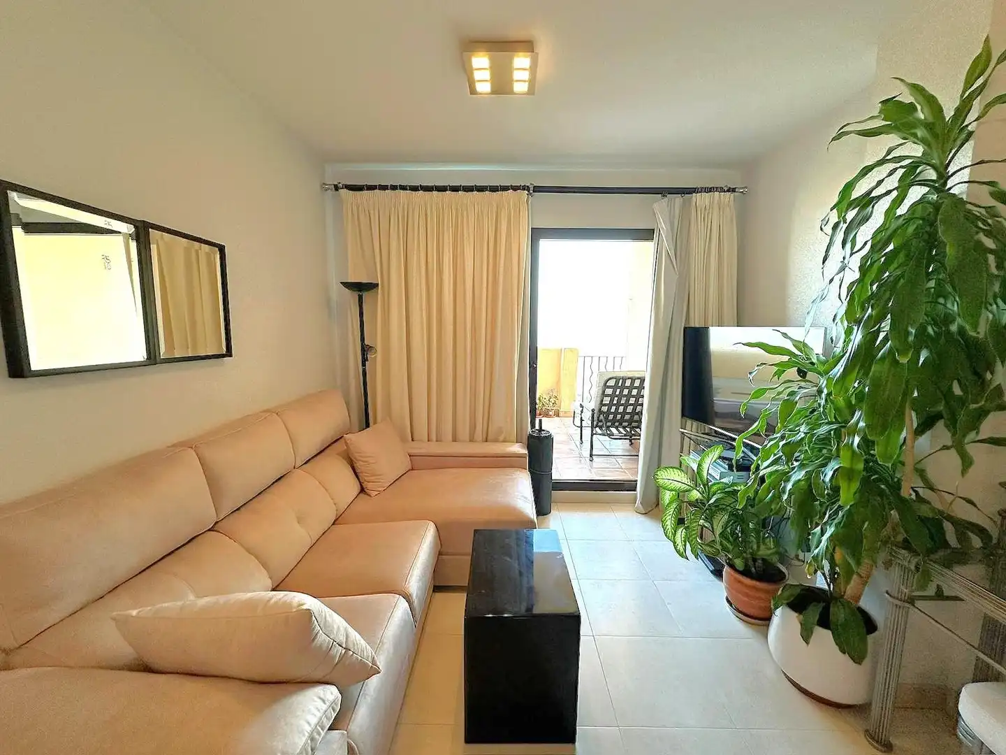 Living room of Flat for sale in Benalmádena  with Private garden and Terrace