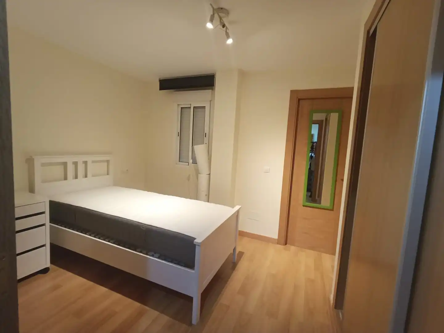 Habitación de Apartamento de alquiler en Málaga con Aire acondicionado y Amueblado