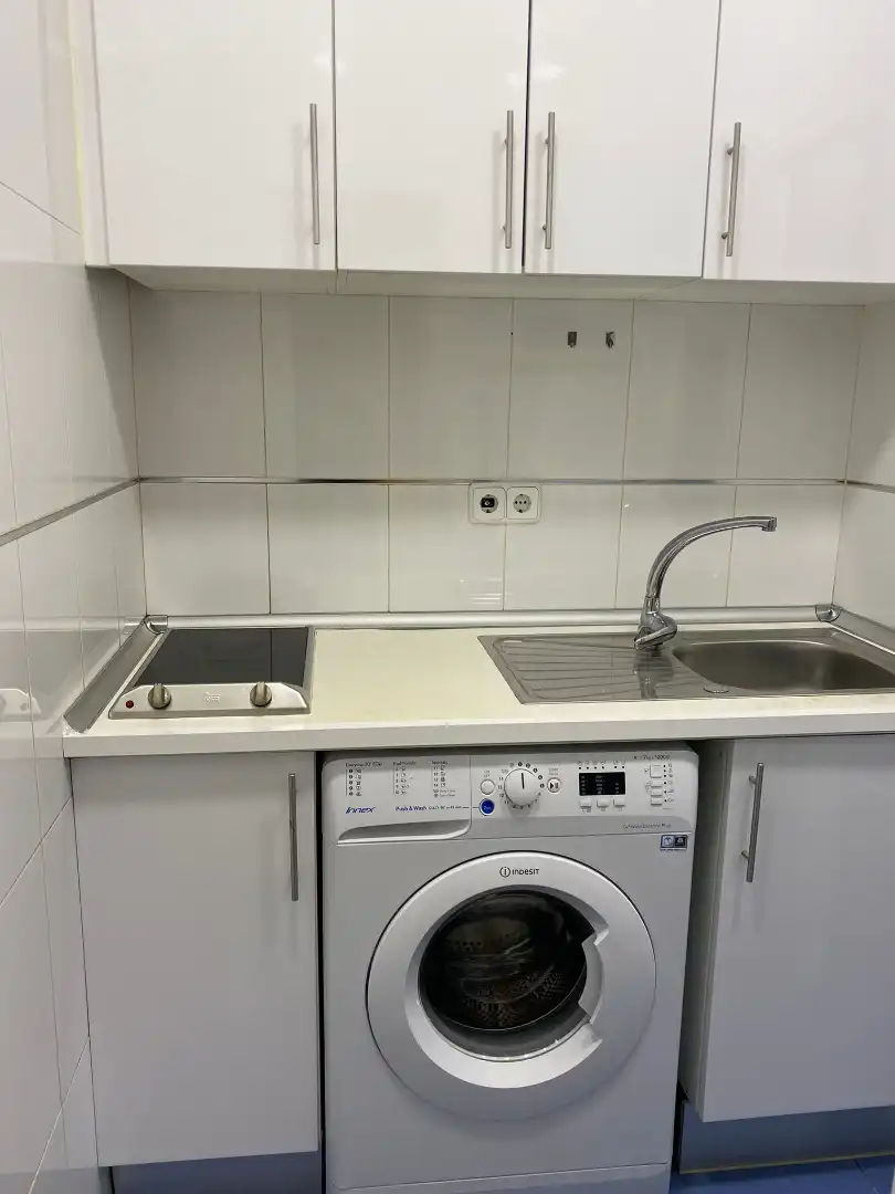 Cocina de Estudio de alquiler en Madrid con Amueblado