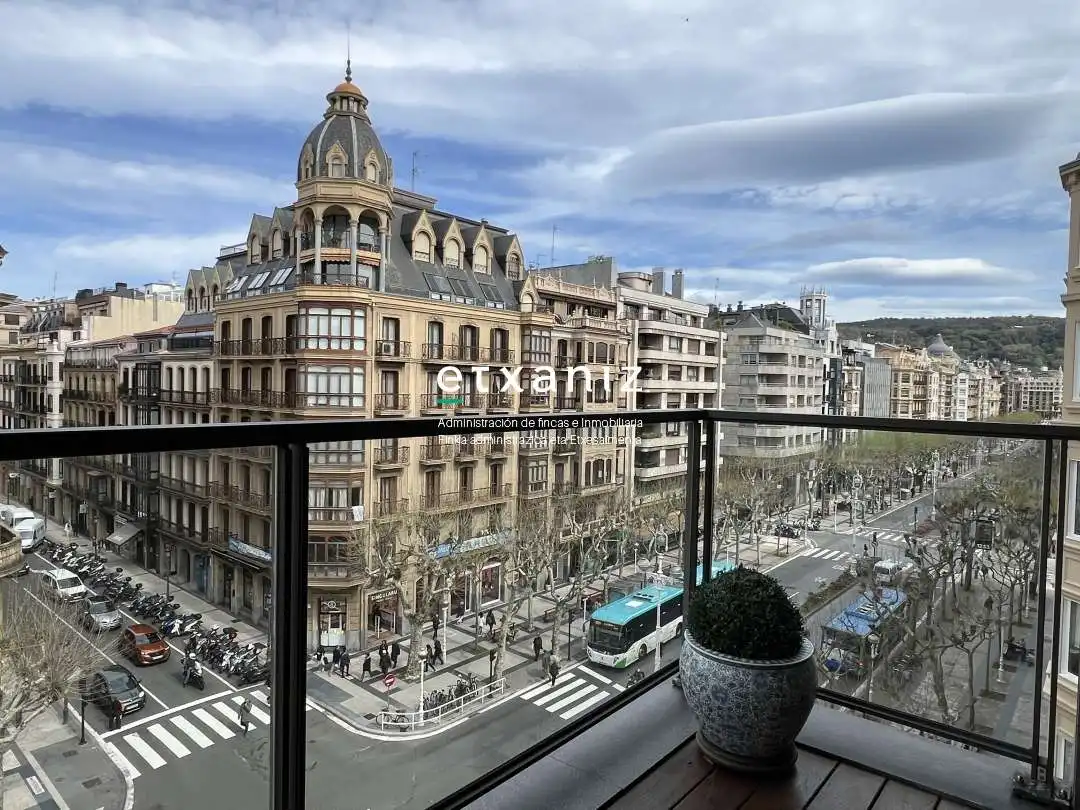 Vista exterior de Piso de alquiler en Donostia - San Sebastián  con Calefacción, Terraza y Horno