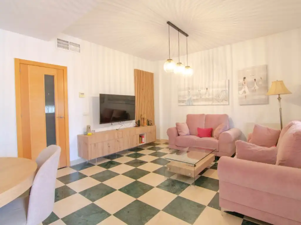 Sala d'estar de Casa o xalet en venda en La Rinconada