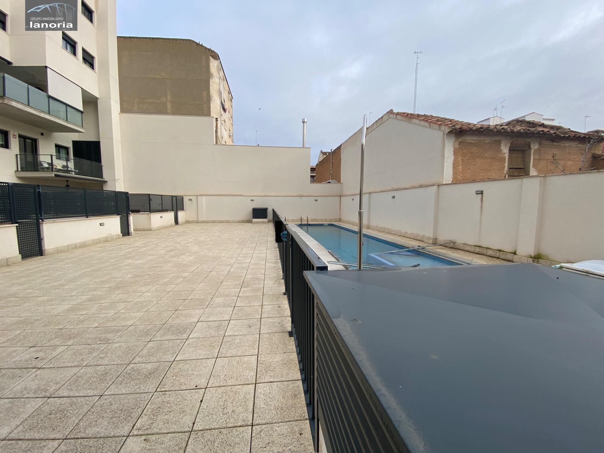 Piscina de Apartament de lloguer en  Albacete Capital amb Balcó i Piscina comunitària
