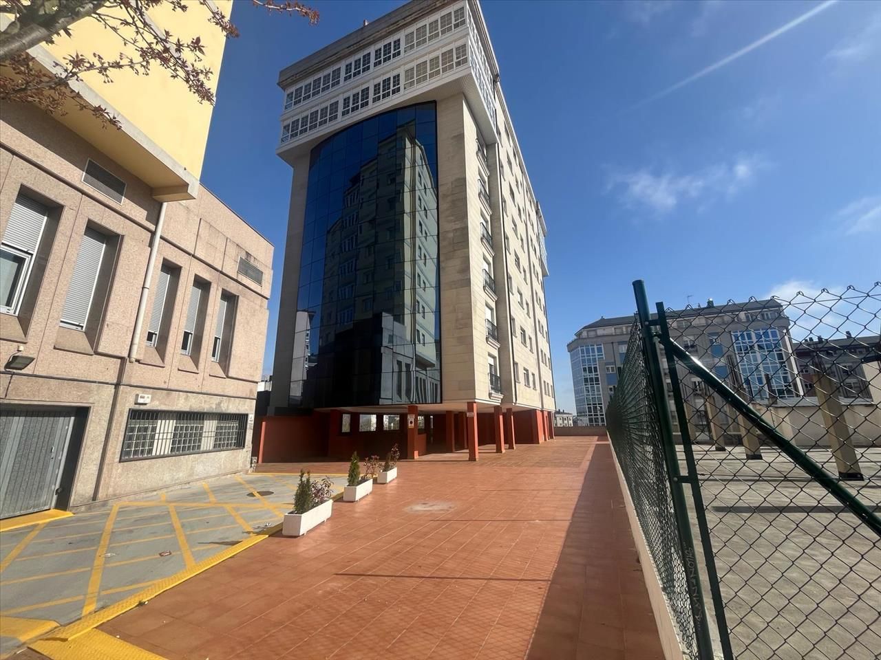 Vista exterior de Traster en venda en Lugo Capital