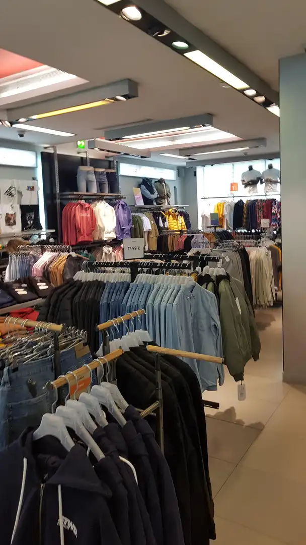 Local comercial en alquiler en Calle Hermanos Belón Lima