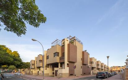 Vista exterior de Casa o xalet en venda en  Almería Capital amb Aire condicionat, Calefacció i Terrassa