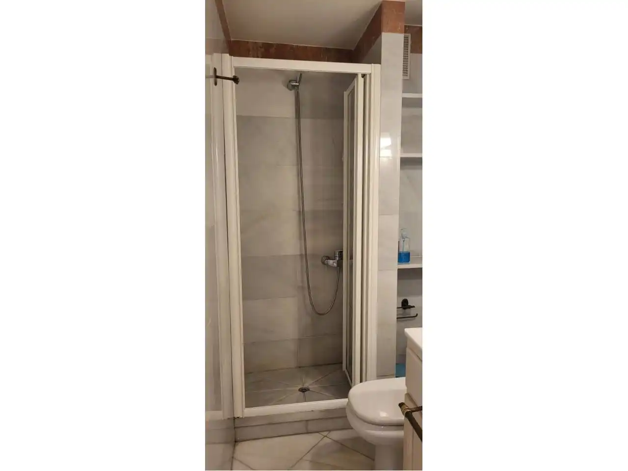 Baño de Dúplex de alquiler en Sevilla con Aire acondicionado, Calefacción y Terraza