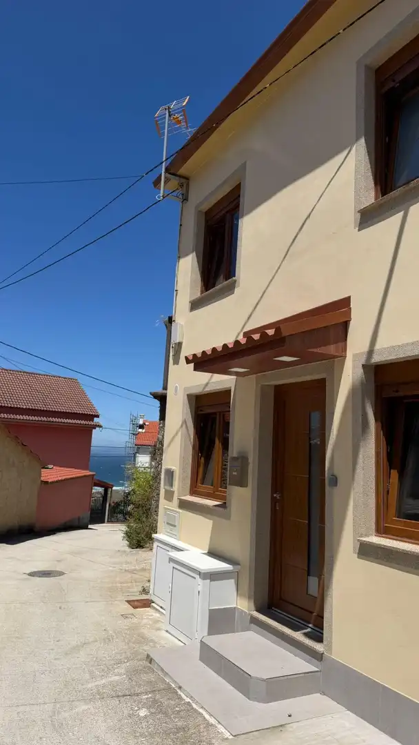 Vista exterior de Casa o xalet en venda en Carballo amb Calefacció i Moblat