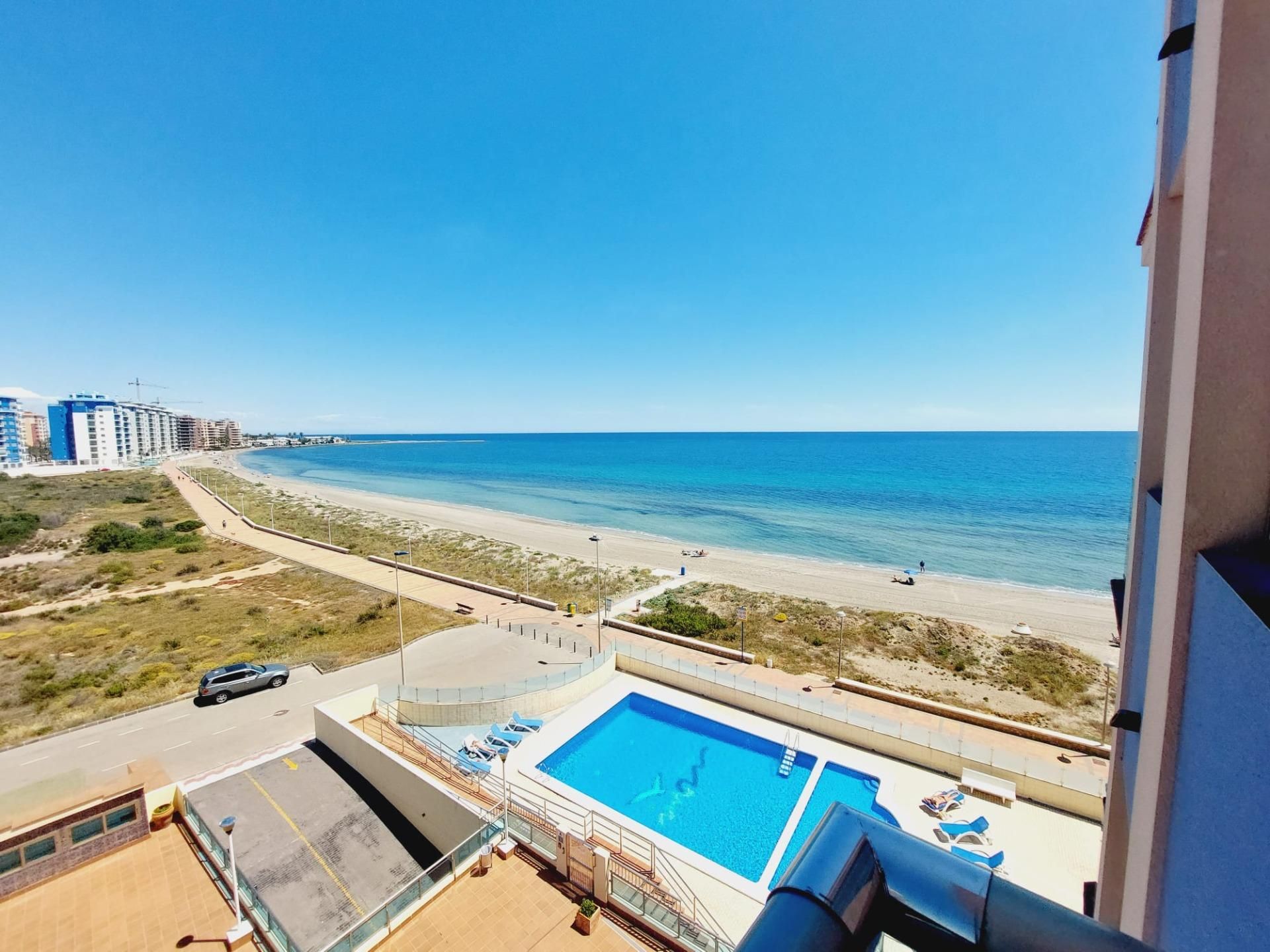 Piscina de Apartamento en venta en La Manga del Mar Menor con Aire acondicionado, Balcón y Piscina comunitaria