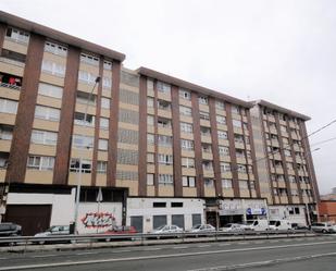 Vista exterior de Local en venda en Barakaldo  amb Aire condicionat, Calefacció i Moblat