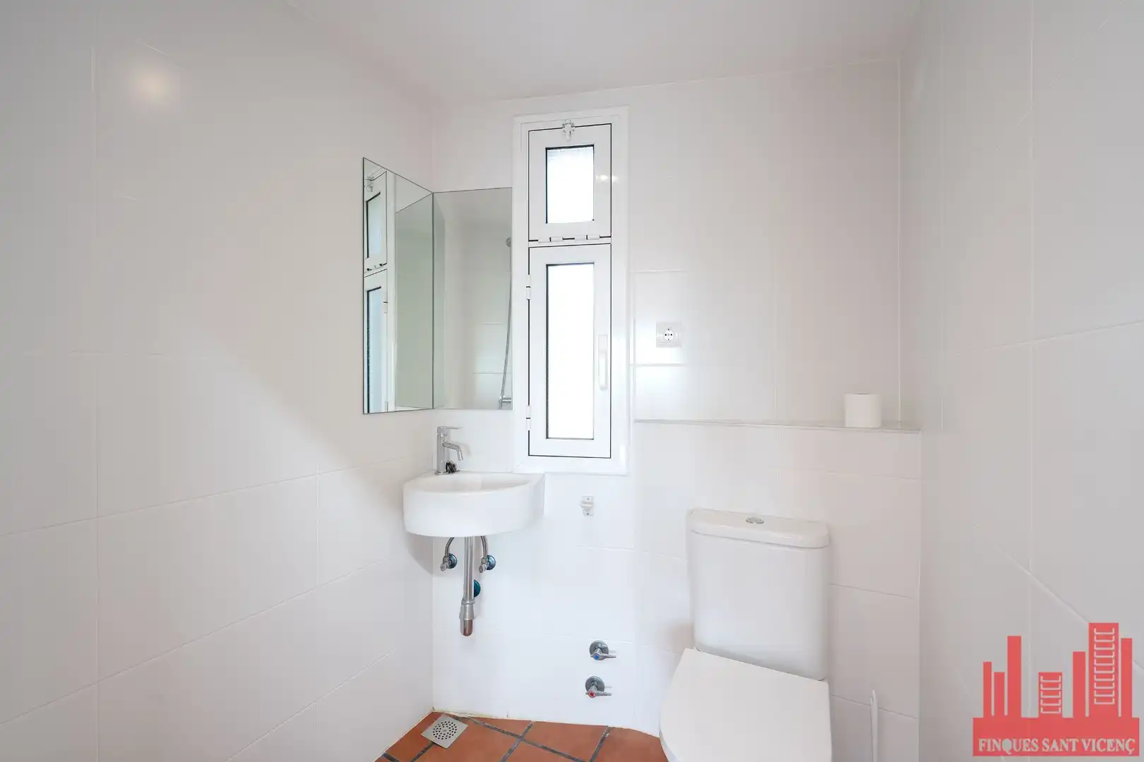 Baño de Casa o chalet en venta en Sant Vicenç Dels Horts con Aire acondicionado, Calefacción y Jardín privado