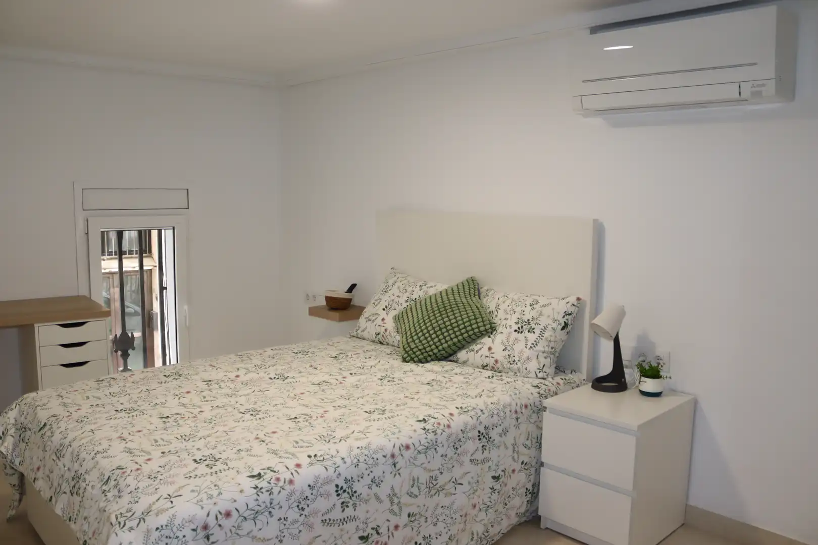 Schlafzimmer von Erdgeschoss zum Verkauf in Barcelona mit Terrasse