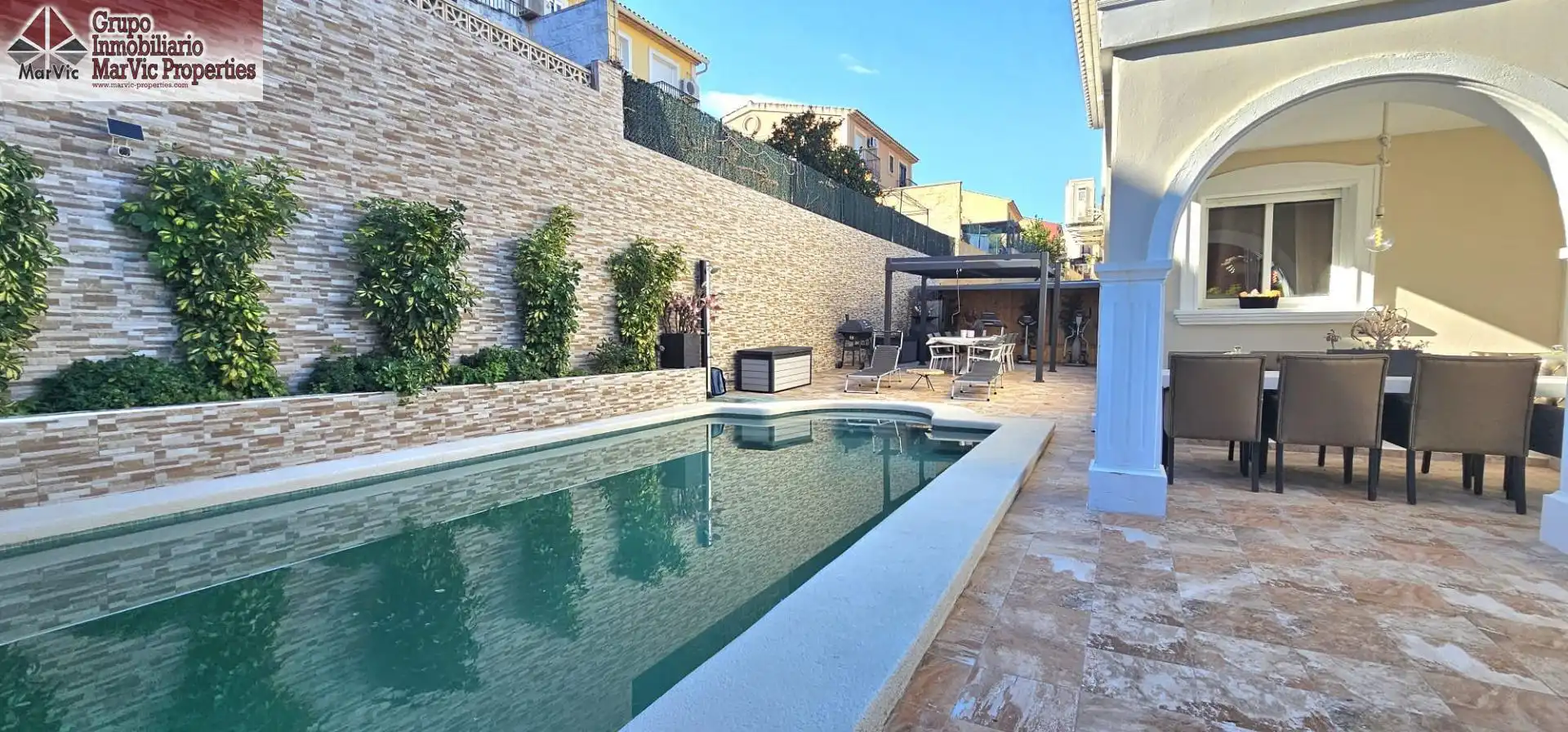 Piscina de Casa o xalet en venda en La Nucia amb Aire condicionat, Jardí privat i Terrassa