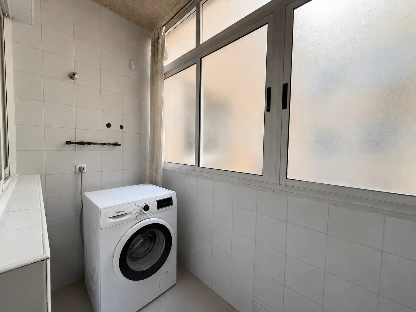 Bathroom of Flat for sale in Granada  with Air Conditioner, Heating and Furnished