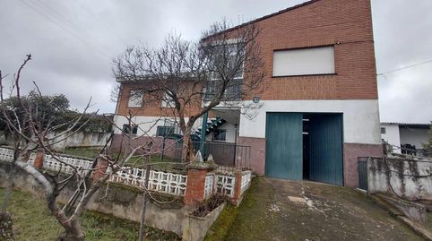 Casa de dos alturas con dos viviendas independientes en Trobajo del Camino