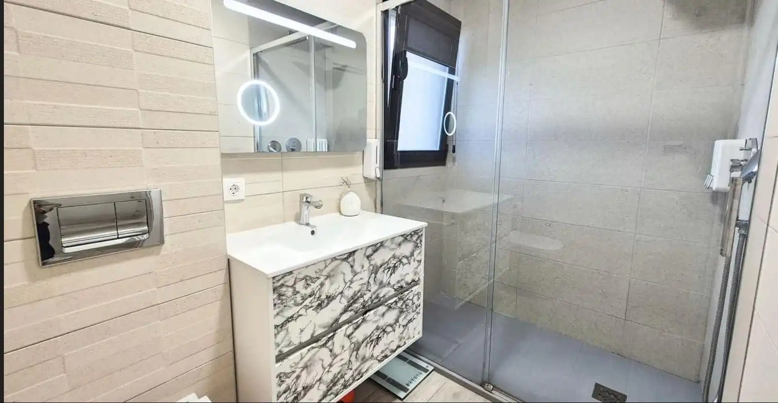 Bathroom of Flat for sale in Elche / Elx  with Terrace and Community pool