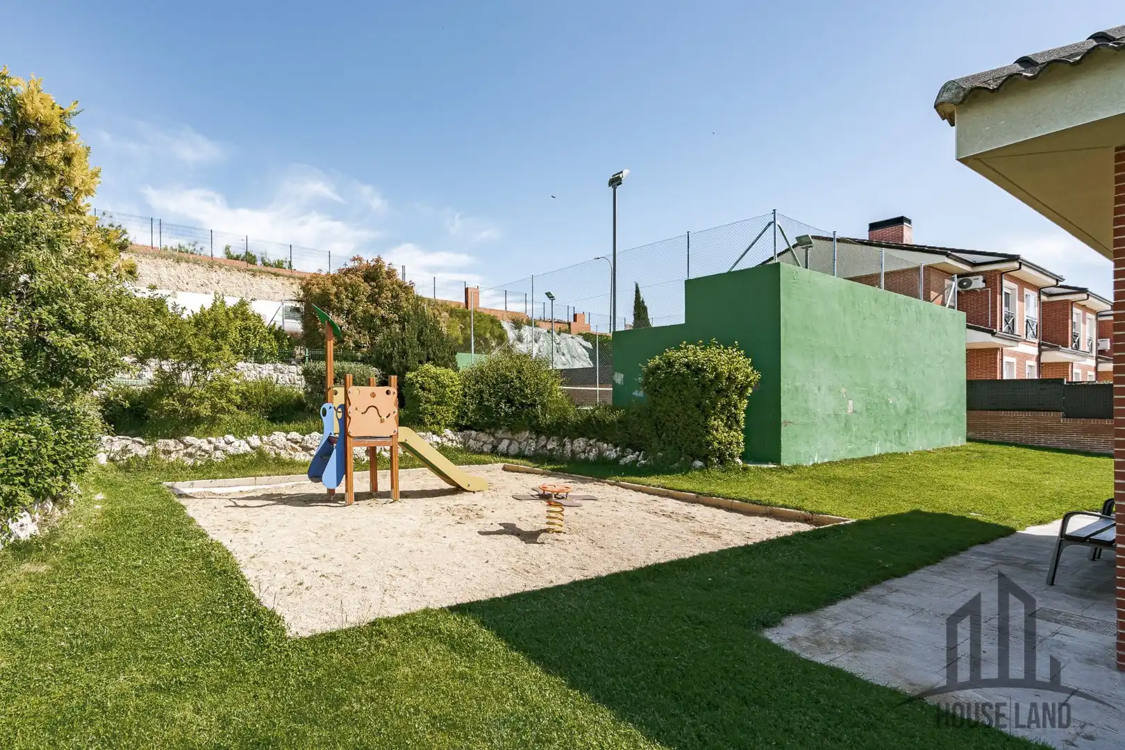 Jardín de Casa adosada en venta en El Casar con Aire acondicionado, Calefacción y Piscina comunitaria