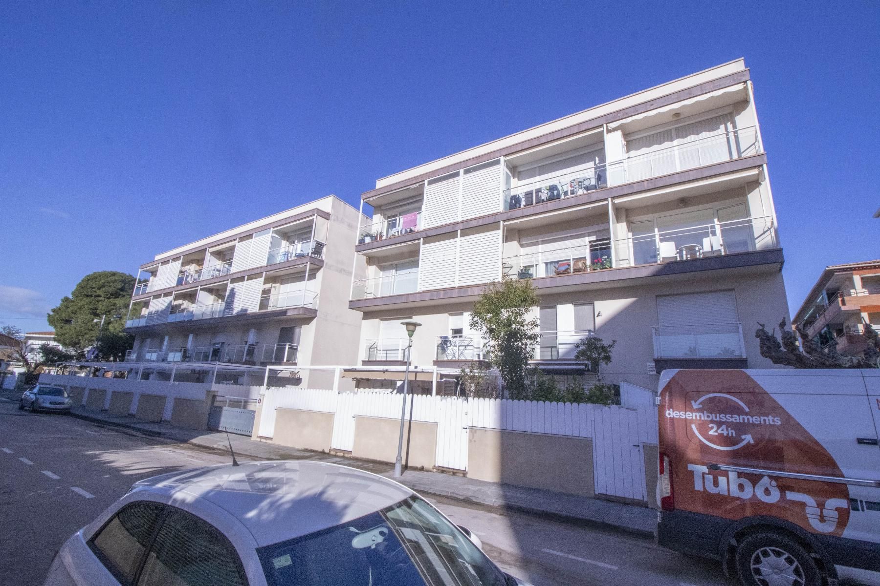 Exterior view of Apartment for sale in El Vendrell  with Air Conditioner, Heating and Storage room