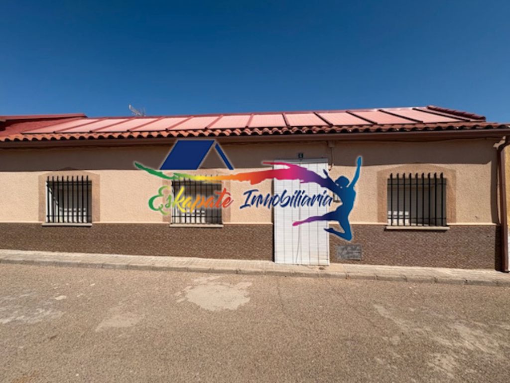 Exterior view of House or chalet for sale in Villacañas  with Air Conditioner