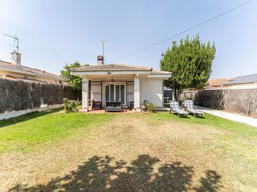 Xalet amb jardí en venda a Sevilla la Nueva
