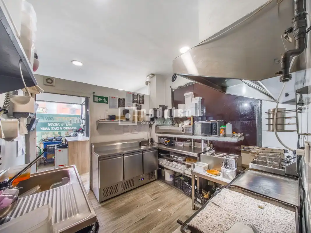 Cocina de Local en venta en Madrid