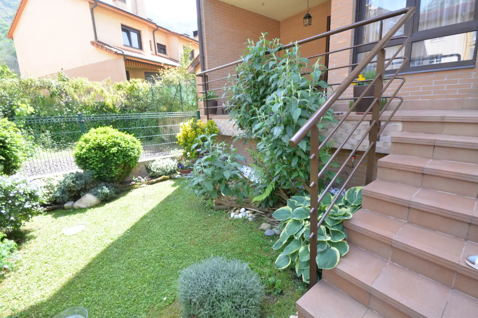Jardín de Casa adosada en venta en Morcín con Calefacción, Jardín privado y Terraza
