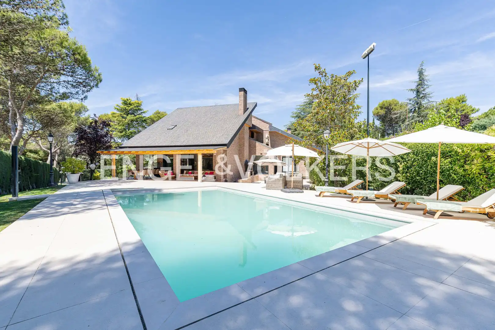 Vista exterior de Casa o chalet en venta en Boadilla del Monte con Aire acondicionado, Calefacción y Jardín privado