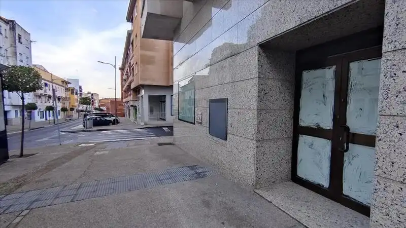 Vista exterior de Local en venta en Plasencia