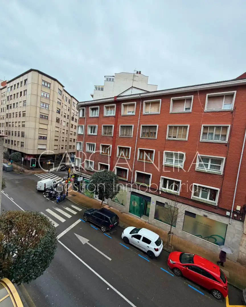 Vista exterior de Piso en venta en Gijón  con Calefacción, Parquet y Amueblado
