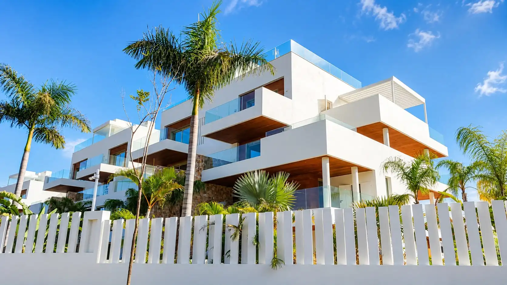Vista exterior de Apartament en venda en Marbella amb Aire condicionat, Terrassa i Traster