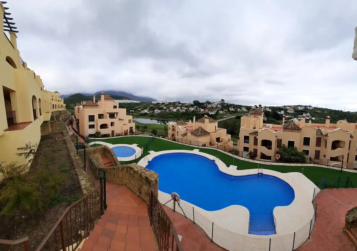 Apartamento con piscina en venta en Estepona Pueblo, imagen 2