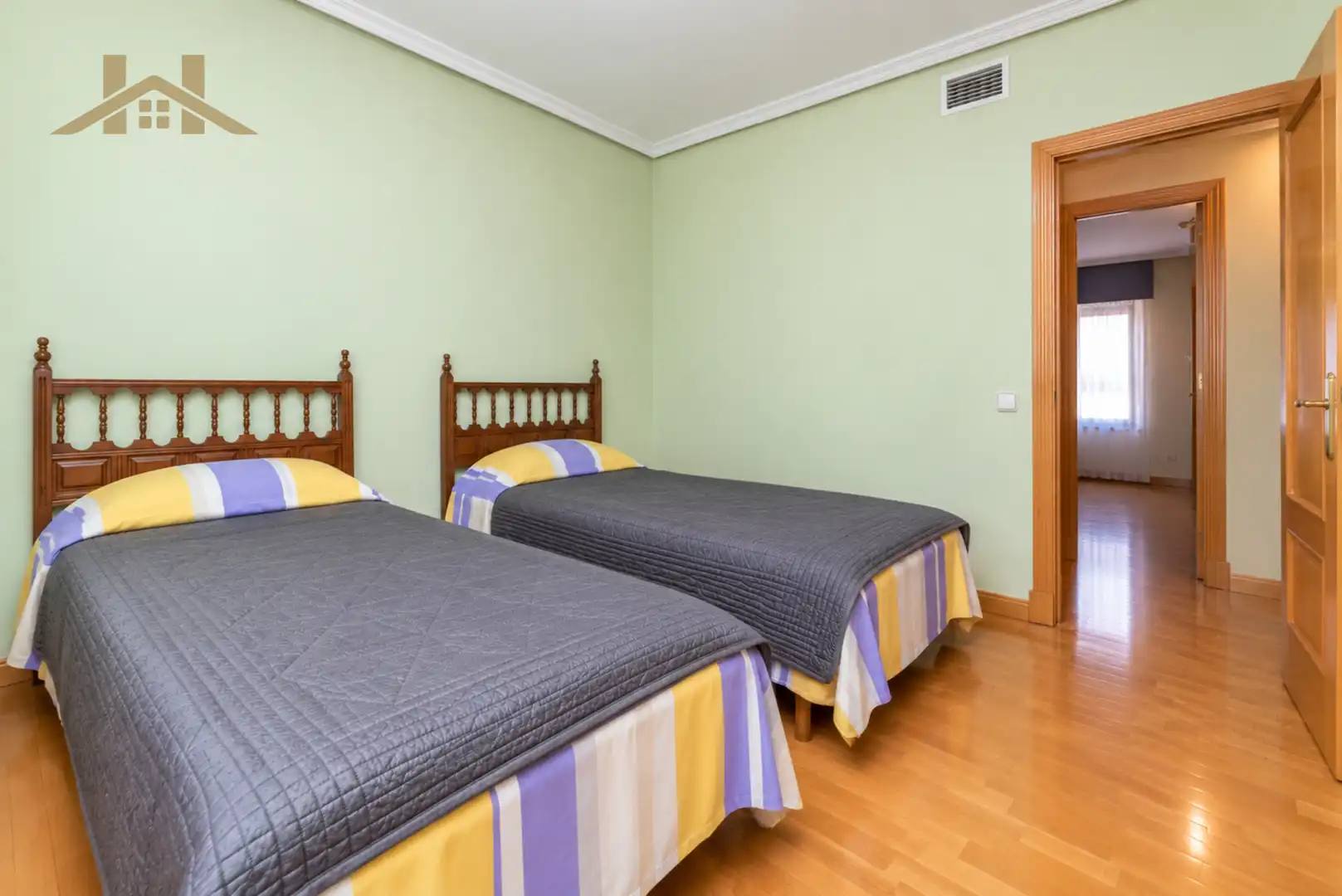 Habitación de Casa adosada en venta en Majadahonda con Aire acondicionado, Calefacción y Jardín privado