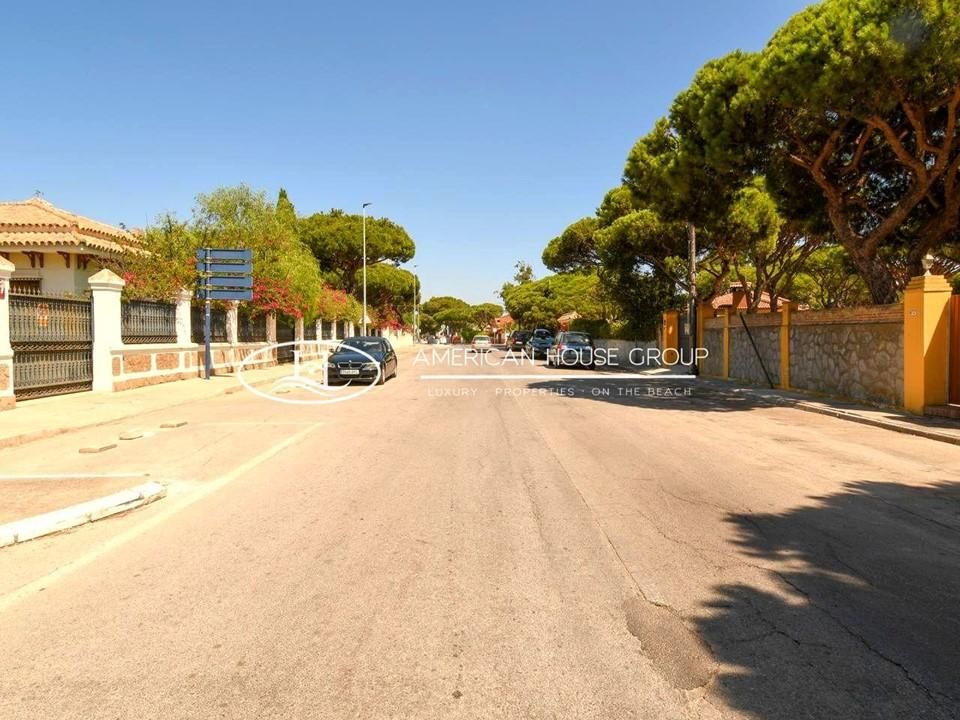 Exterior view of Single-family semi-detached for sale in Chiclana de la Frontera  with Air Conditioner, Private garden and Terrace