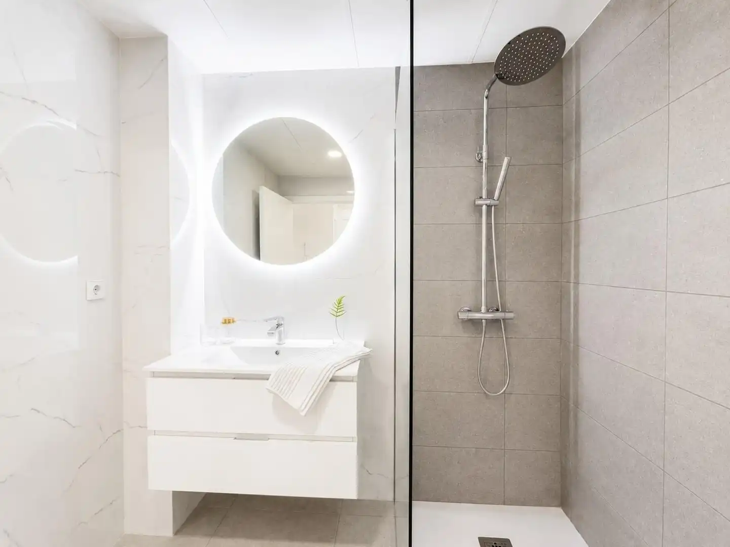 Baño de Casa adosada en venta en Murcia con Aire acondicionado, Calefacción y Jardín privado