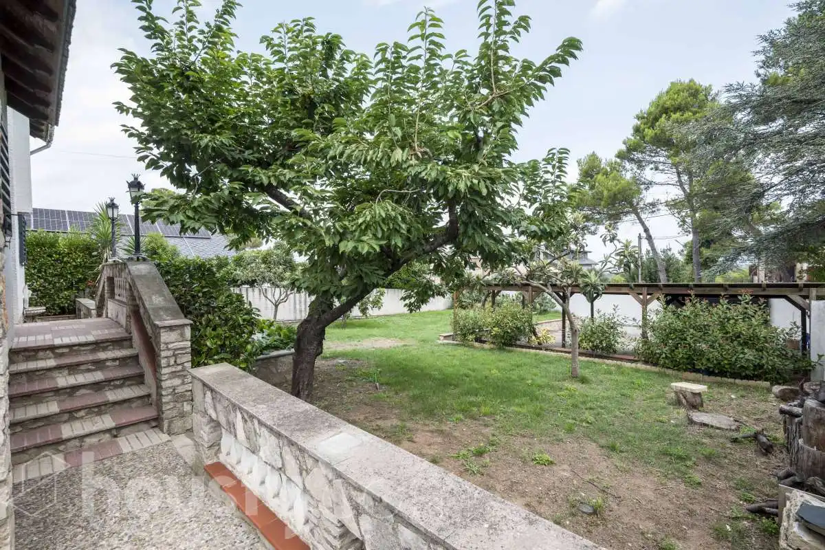 Jardí de Casa o xalet en venda en Mediona amb Aire condicionat, Calefacció i Jardí privat