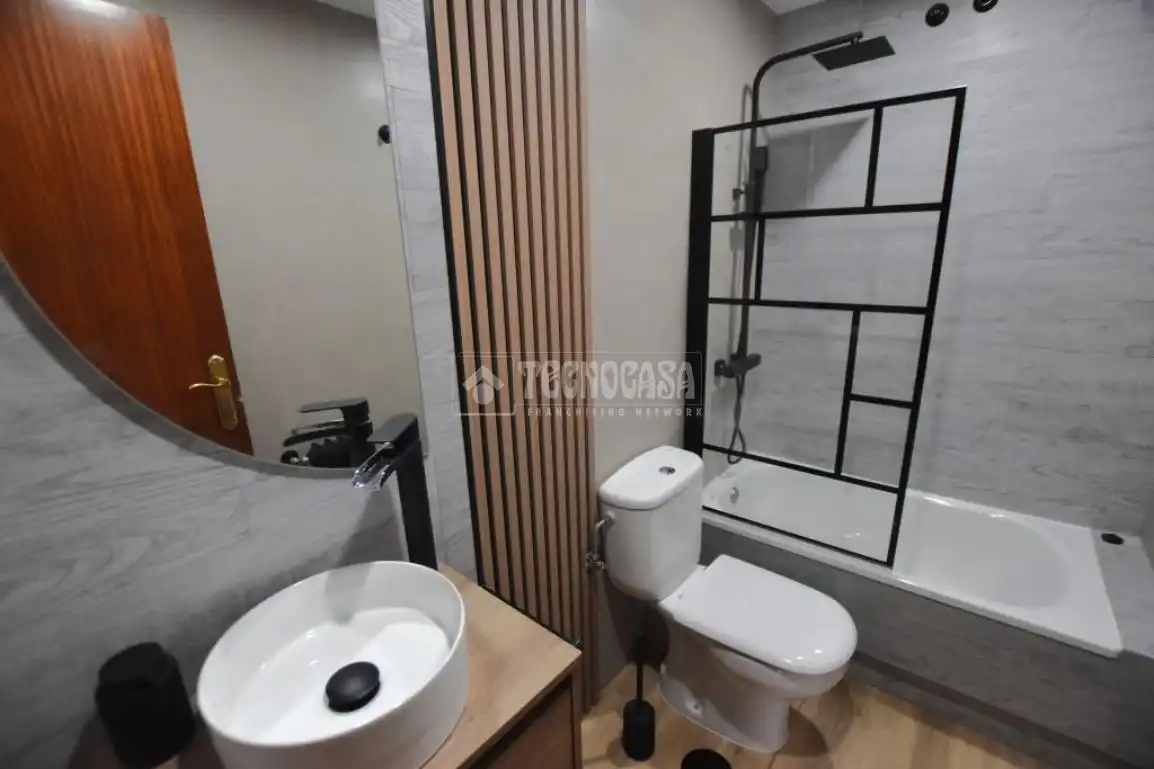 Baño de Piso en venta en Madrid con Aire acondicionado, Calefacción y Parquet
