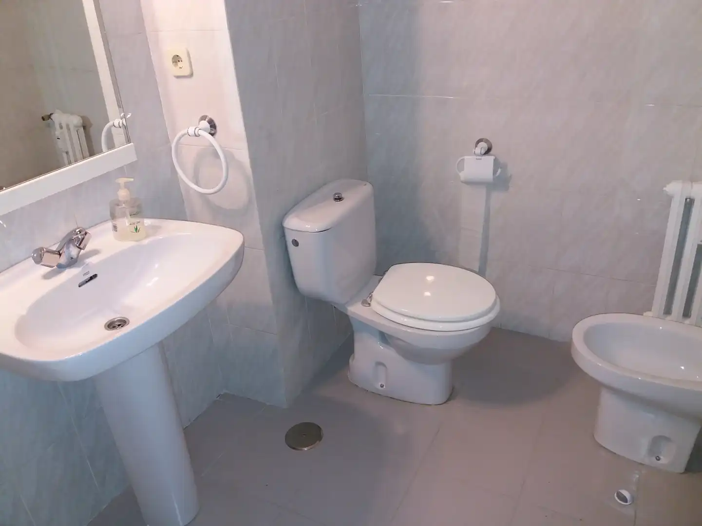 Badezimmer von Wohnung zur Miete in Alcalá de Henares mit Klimaanlage, Heizung und Parkett
