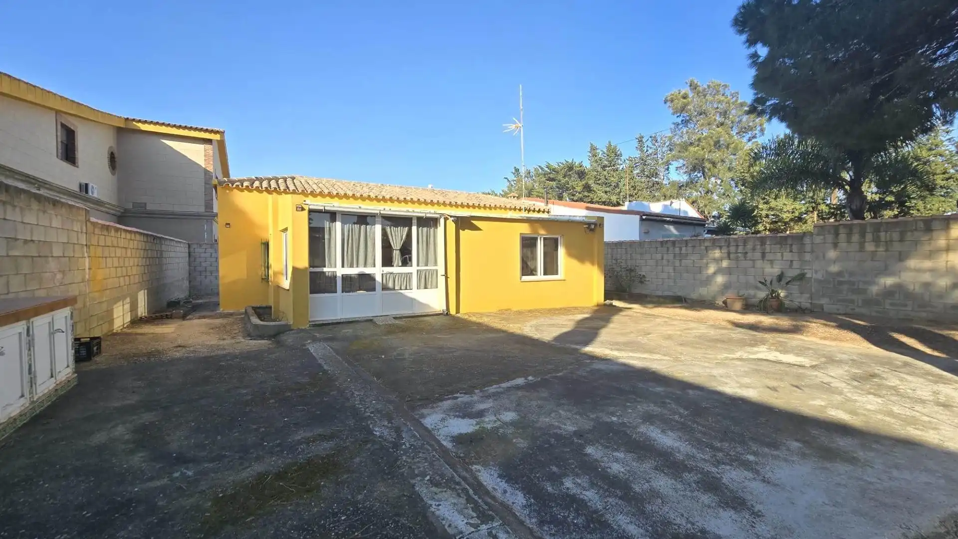 Exterior view of Houses for sale in Chiclana de la Frontera  with Private garden and Terrace