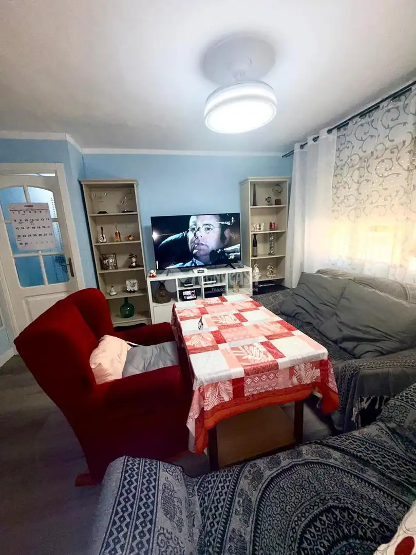 Living room of Flat for sale in Sevilla  with Heating