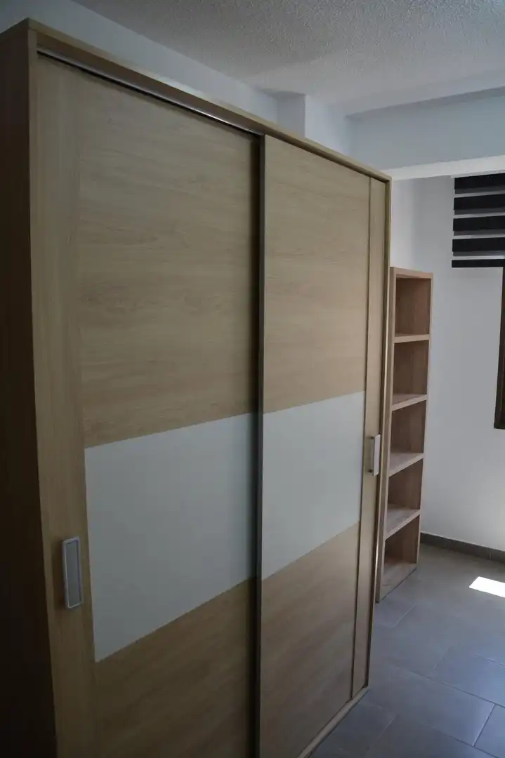 Habitación de Piso para compartir en Granada con Aire acondicionado, Terraza y Amueblado