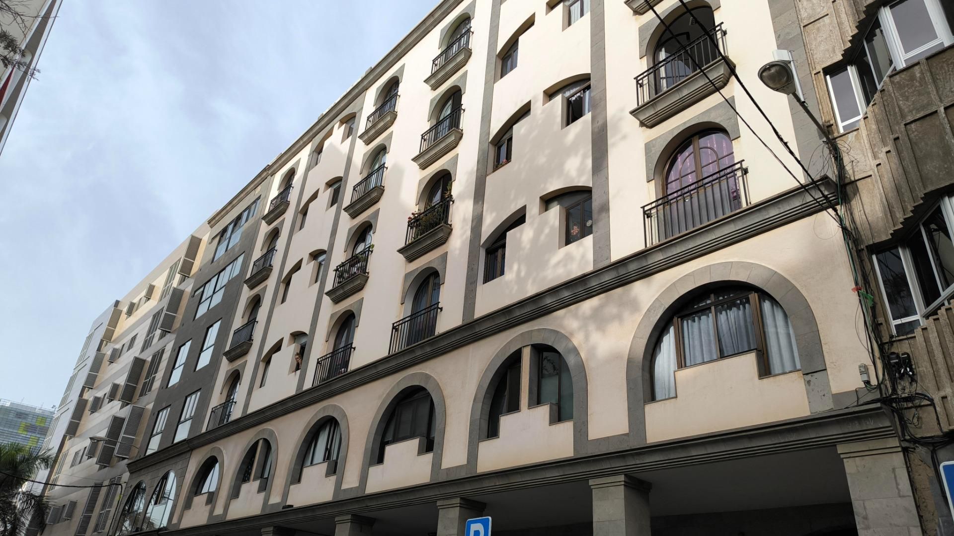 Vista exterior de Piso en venta en Las Palmas de Gran Canaria con Balcón